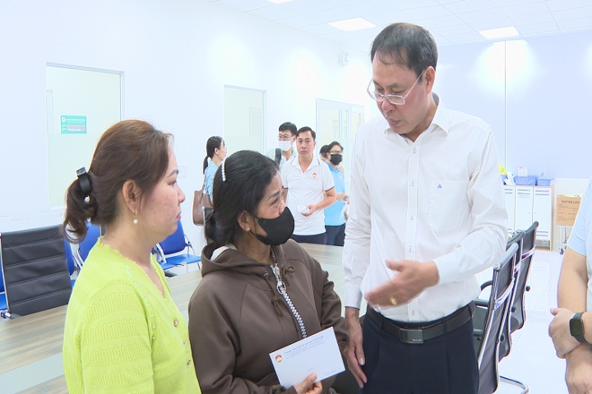 Hỗ trợ 65 triệu đồng cho các nạn nhân trong vụ cháy nhà trọ tại phường Tân Thới Hiệp- Ảnh 4.