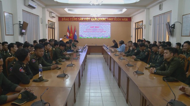 Thắt chặt tình hữu nghị Việt Nam - Lào - Campuchia nhân dịp Tết cổ truyền- Ảnh 3. Thắt chặt tình hữu nghị Việt Nam - Lào - Campuchia nhân dịp Tết cổ truyền- Ảnh 3.