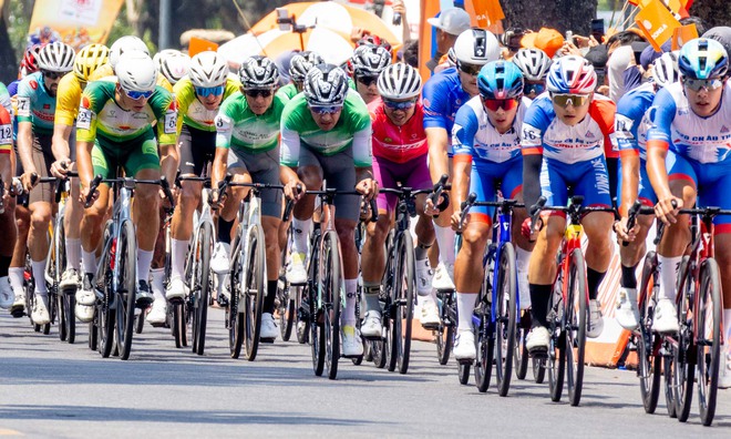 Hình ảnh đẹp chặng 9: Vòng đua TP. Huế- Ảnh 12. Hình ảnh đẹp chặng 9: Vòng đua TP. Huế- Ảnh 12.