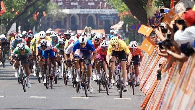 Hình ảnh đẹp chặng 9: Vòng đua TP. Huế- Ảnh 16. Hình ảnh đẹp chặng 9: Vòng đua TP. Huế- Ảnh 16.