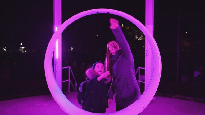 Slovakia: Lễ hội ánh sáng biến đường phố thành không gian nghệ thuật - Ảnh 1.