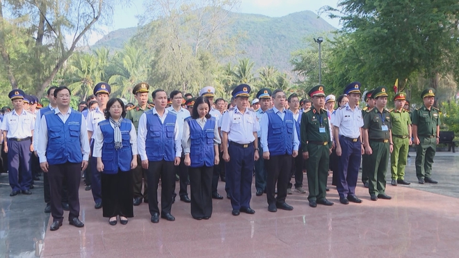 Ấm áp nghĩa tình TP. Hồ Chí Minh dành cho quân dân huyện đảo Côn Đảo - Ảnh 1.