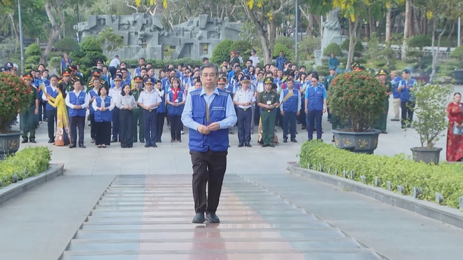 Ấm áp nghĩa tình TP. Hồ Chí Minh dành cho quân dân huyện đảo Côn Đảo - Ảnh 2.