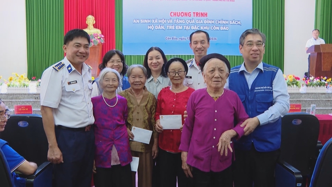 Ấm áp nghĩa tình TP. Hồ Chí Minh dành cho quân dân huyện đảo Côn Đảo - Ảnh 6.