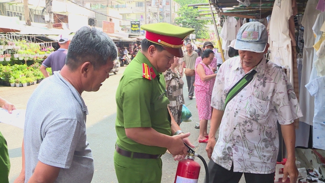 TP. Hồ Chí Minh tăng cường phòng cháy chữa cháy trong cao điểm nắng nóng - Ảnh 1.