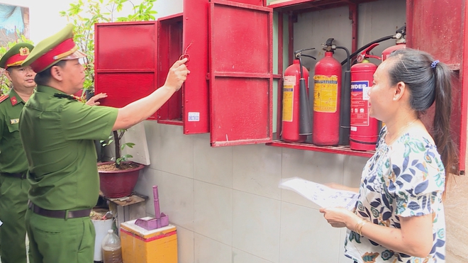 TP. Hồ Chí Minh tăng cường phòng cháy chữa cháy trong cao điểm nắng nóng - Ảnh 2.