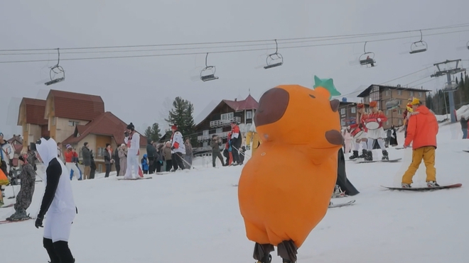 Lễ hội trượt tuyết Grelka tại Nga - Ảnh 1.