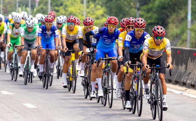 Ảnh đẹp chặng 11 Cúp Truyền hình 2026: Giữa miền Trung nắng gió- Ảnh 3.