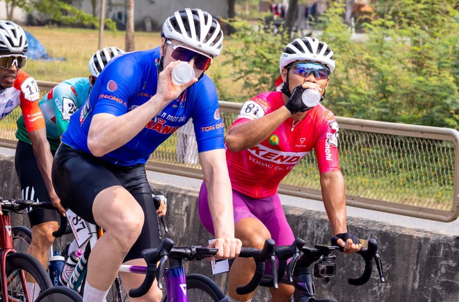 Ảnh đẹp chặng 11 Cúp Truyền hình 2026: Giữa miền Trung nắng gió- Ảnh 4.