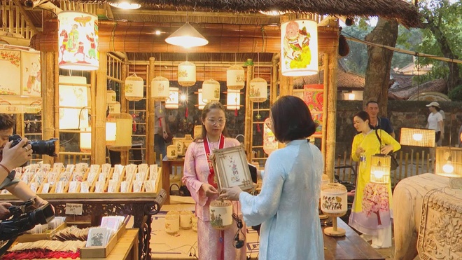 “Vườn ánh sáng” đặc biệt tại Văn Miếu - Quốc Tử Giám- Ảnh 7.