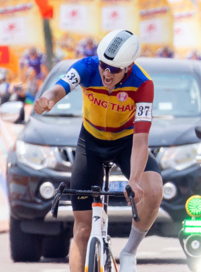 Ảnh đẹp chặng 12 | Cúp Truyền hình 2026: Những vòng quay rực rỡ trên cung đường duyên hải - Ảnh 21.