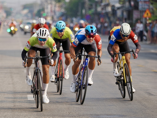 Ảnh đẹp chặng 12 | Cúp Truyền hình 2026: Những vòng quay rực rỡ trên cung đường duyên hải - Ảnh 12.