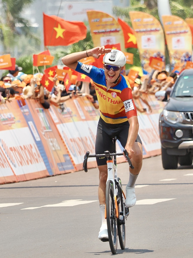 Ảnh đẹp chặng 12 | Cúp Truyền hình 2026: Những vòng quay rực rỡ trên cung đường duyên hải - Ảnh 20.