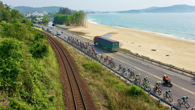 Ảnh đẹp chặng 12 | Cúp Truyền hình 2026: Những vòng quay rực rỡ trên cung đường duyên hải - Ảnh 9.