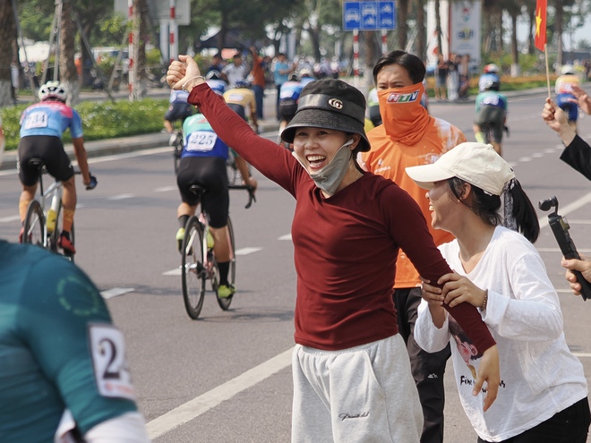 Những khoảnh khắc đẹp của chặng 13 - vòng đua phường Quy Nhơn (16/4)- Ảnh 16.