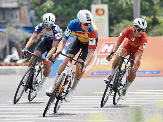 Những khoảnh khắc đẹp của chặng 13 - vòng đua phường Quy Nhơn (16/4)- Ảnh 1.