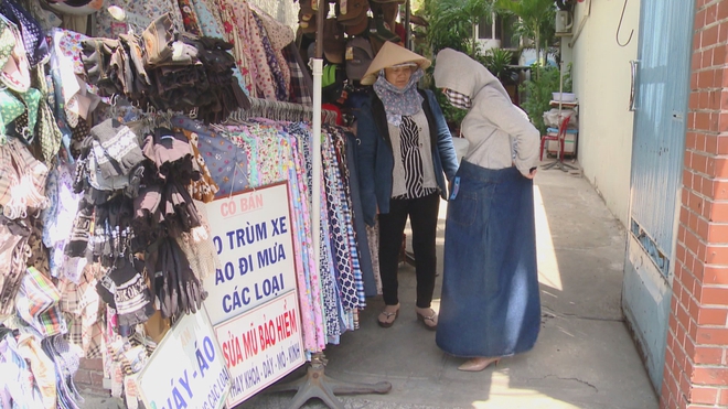 Nắng nóng vẫn tiếp diễn tại TP. Hồ Chí Minh- Ảnh 3. Nắng nóng vẫn tiếp diễn tại TP. Hồ Chí Minh- Ảnh 3.