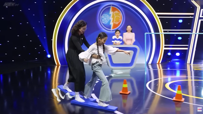 Game show gia đình mới "Tranh tài đọ sức": Khi trí và thể lực cùng thắp sáng tình cảm mẹ con - Ảnh 8.