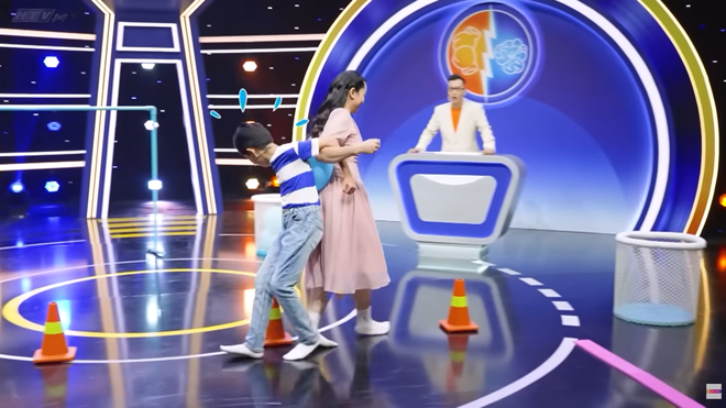 Game show gia đình mới "Tranh tài đọ sức": Khi trí và thể lực cùng thắp sáng tình cảm mẹ con - Ảnh 7.