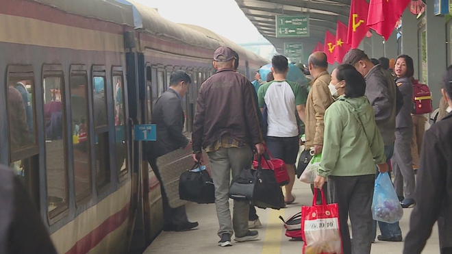 Ngành đường sắt tăng chuyến phục vụ Giỗ Tổ, lễ 30/4 và 1/5 - Ảnh 4.
