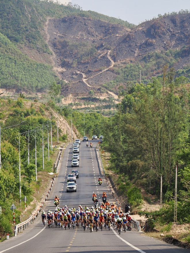 Chặng 14 Cúp Truyền hình 2026: Quyết liệt trên những con dốc - Ảnh 7.