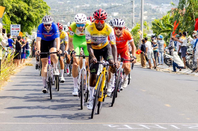 Chặng 14 Cúp Truyền hình 2026: Quyết liệt trên những con dốc - Ảnh 20.