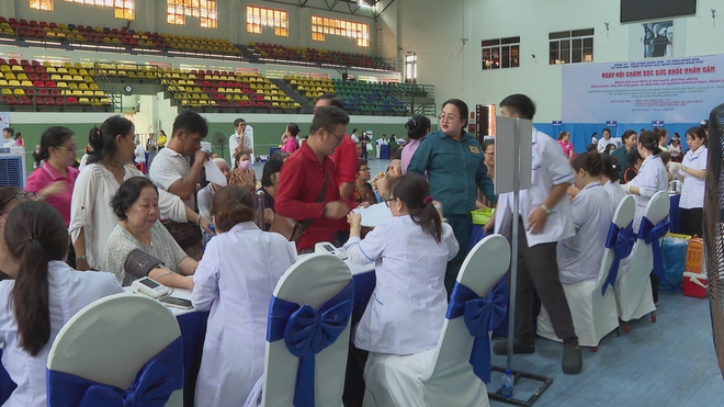 TP. Hồ Chí Minh ra quân khám sức khỏe toàn dân quy mô lớn nhất từ trước đến nay - Ảnh 5.