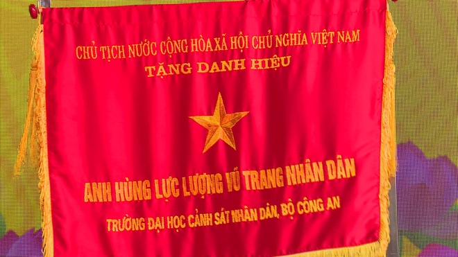 Trường Đại học Cảnh sát Nhân dân kỷ niệm 50 năm Ngày truyền thống và đón nhận danh hiệu Anh hùng Lực lượng vũ trang Nhân dân- Ảnh 2.