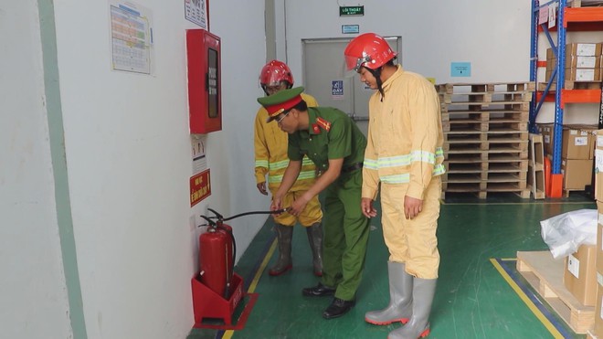 60 Giây ngày 2/4/2026 | Chật vật mưu sinh dưới cái nắng 37 độ C - Ảnh 9.