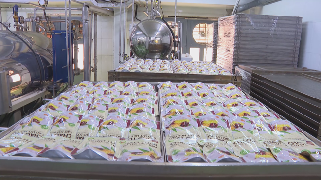 Nông dân TP. Hồ Chí Minh linh hoạt ứng phó để tiết kiệm chi phí trong sản xuất - Ảnh 2.