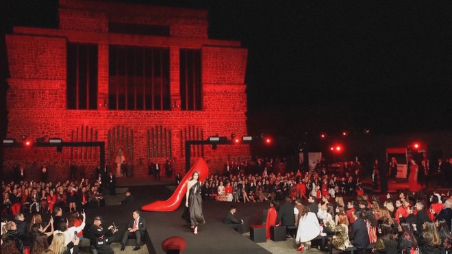 Trình diễn thời trang quảng bá phim "The Devil Wears Prada" phần 2 - Ảnh 2.