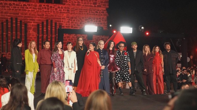 Trình diễn thời trang quảng bá phim "The Devil Wears Prada" phần 2 - Ảnh 3.