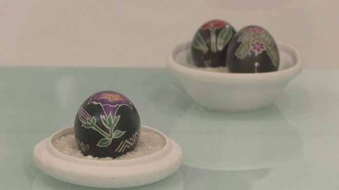 Croatia gìn giữ truyền thống nghề làm trứng Phục sinh đen - Ảnh 2.