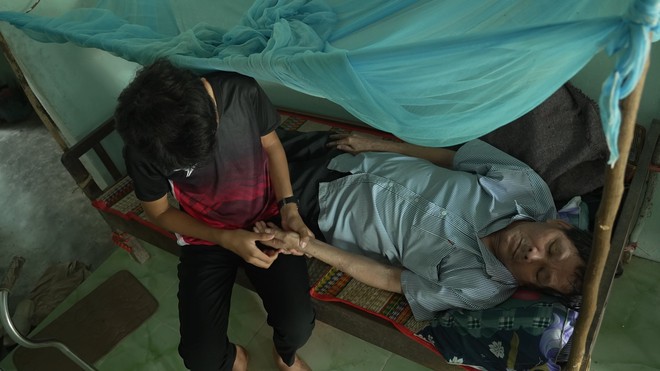 Mái ấm gia đình Việt: Quang Phú luôn day dứt vì nghĩ mình là gánh nặng - Ảnh 2.