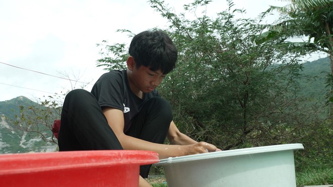 Mái ấm gia đình Việt: Quang Phú luôn day dứt vì nghĩ mình là gánh nặng - Ảnh 6.