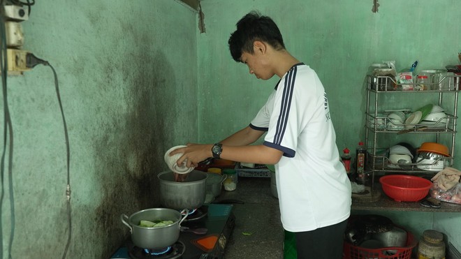 Mái ấm gia đình Việt: Quang Phú luôn day dứt vì nghĩ mình là gánh nặng - Ảnh 7.