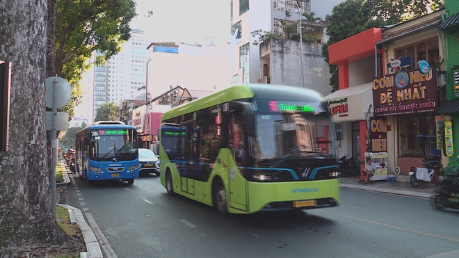TP. Hồ Chí Minh: Đề xuất và lộ trình miễn phí xe buýt để giảm ùn tắc và ô nhiễm môi trường - Ảnh 2.