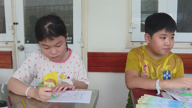 Tủ sách yêu thương tiếp sức tinh thần cho bệnh nhi - Ảnh 4.