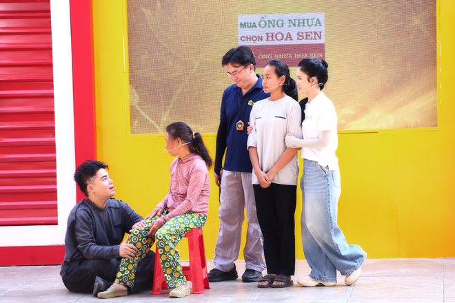 Mái ấm gia đình Việt: Thảo Vân ở trọ từ nhỏ, đêm nằm khóc vì nhớ bà - Ảnh 13.