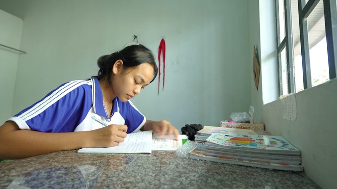 Mái ấm gia đình Việt: Thảo Vân ở trọ từ nhỏ, đêm nằm khóc vì nhớ bà - Ảnh 9.