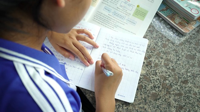 Mái ấm gia đình Việt: Thảo Vân ở trọ từ nhỏ, đêm nằm khóc vì nhớ bà - Ảnh 7.