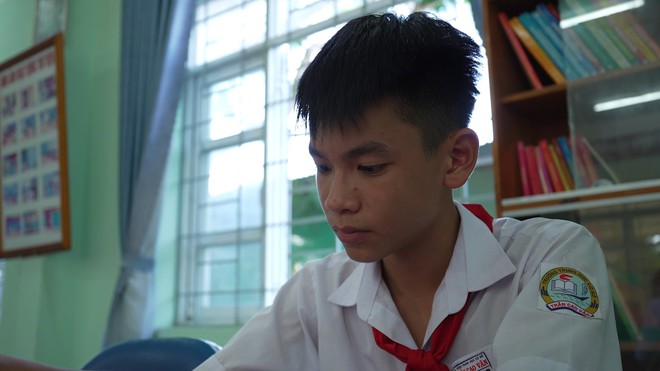 Khải Minh sống nhờ hàng xóm 10 năm, mong sớm thành tài chữa bệnh cho mẹ - Ảnh 9.