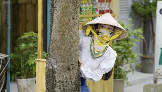 Lẹ không trễ tàu: Trốn văn nghệ, dính luôn tình người - Ảnh 2.