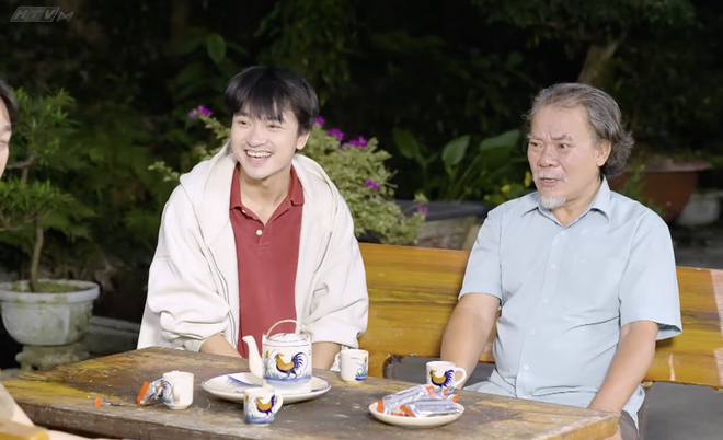 Lẹ không trễ tàu: Trốn văn nghệ, dính luôn tình người - Ảnh 8.