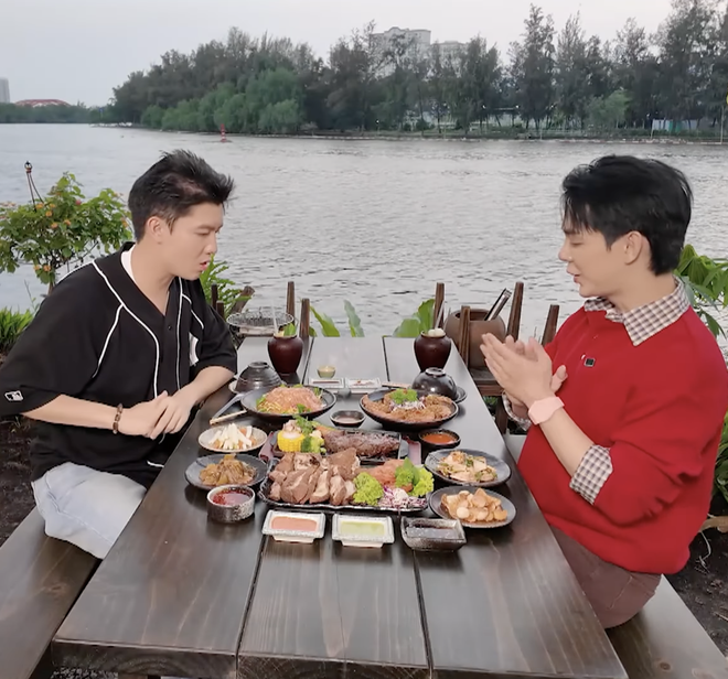 Quán ăn hạnh phúc "đột nhập" nhà hàng của Ngọc Trinh - Ảnh 9.