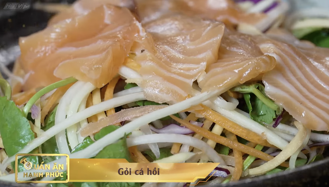 Quán ăn hạnh phúc "đột nhập" nhà hàng của Ngọc Trinh - Ảnh 10.