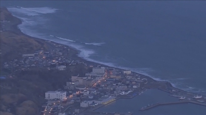 Nhật Bản ban bố cảnh báo sóng thần sau động đất mạnh 7,4 độ richter  - Ảnh 1.