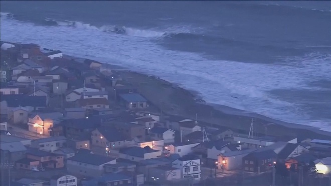 Nhật Bản ban bố cảnh báo sóng thần sau động đất mạnh 7,4 độ richter  - Ảnh 4.