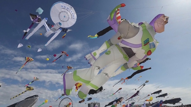 Pháp: Sôi động lễ hội diều quốc tế lần thứ 39 - Ảnh 9.