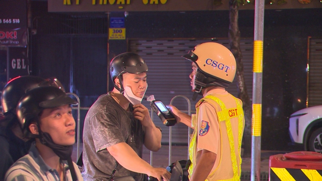 TP. Hồ Chí Minh: Tăng cường tuần tra, kiểm soát các "điểm nóng" giao thông dịp lễ 30/4 và 1/5 - Ảnh 2.